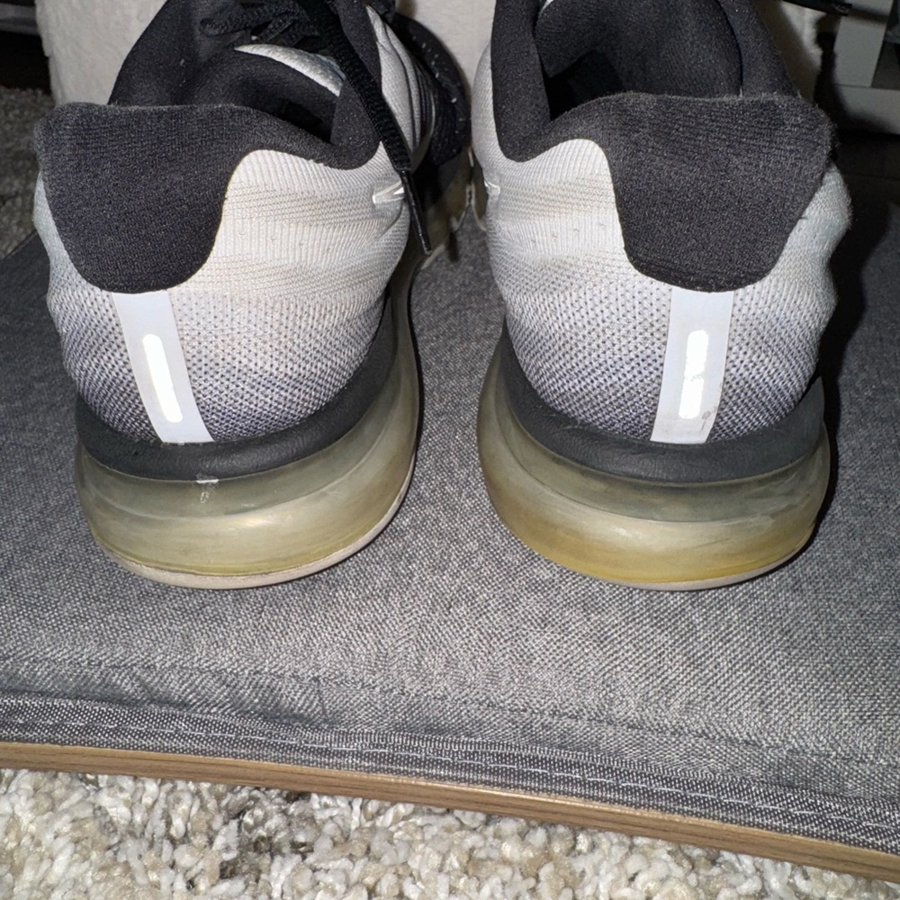 Nike Air Max 2017 Men’s Black and White Gradient Sneakers - Picture 3 of 5